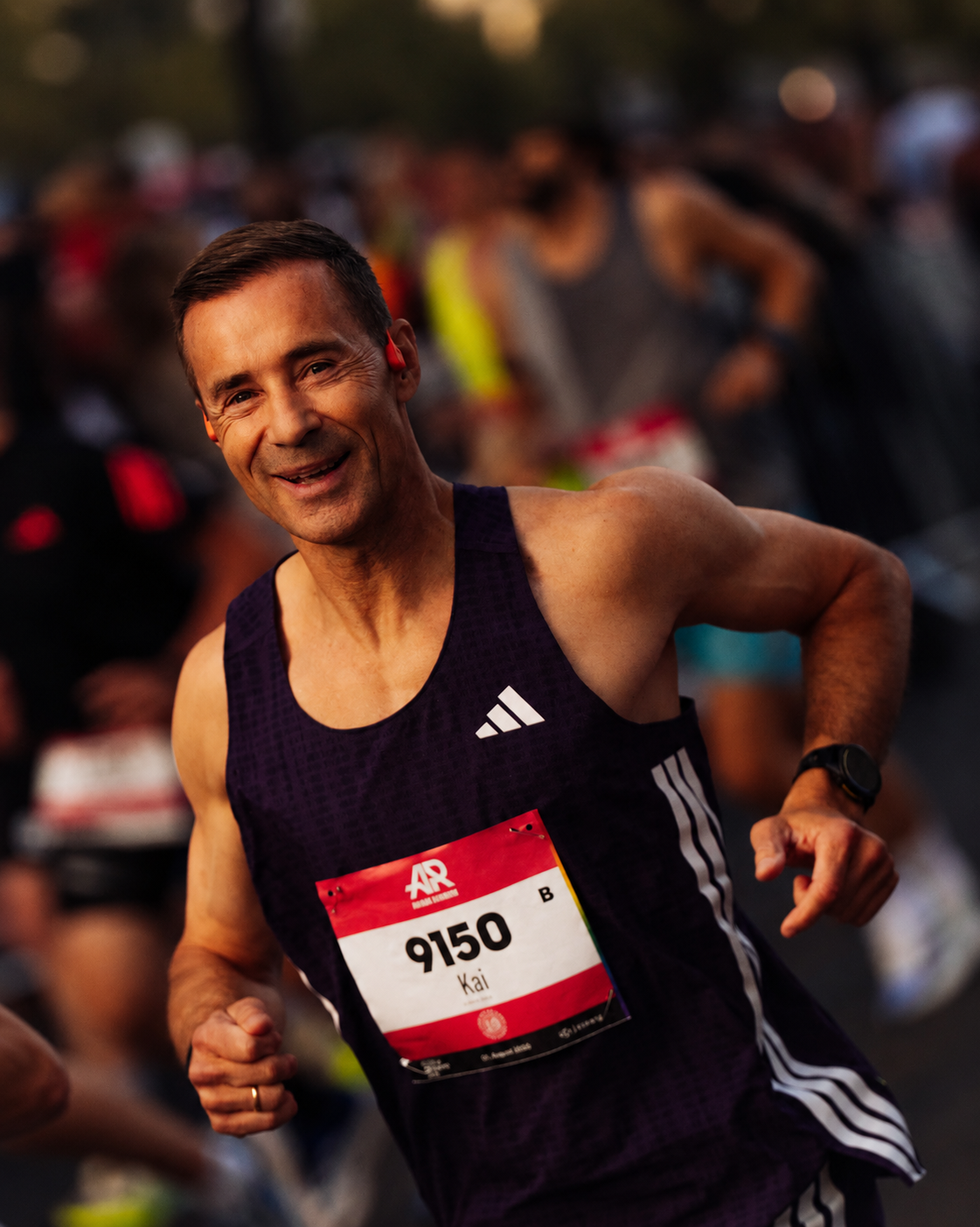 Kai Pflaume beim Laufen während einer Sportveranstaltung – Ausdauer, Bewegung und Leistungsfähigkeit.