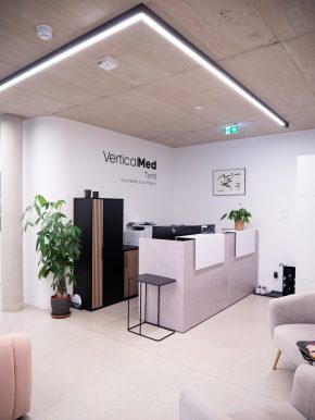 Empfangsbereich der Praxis VerticalMed Tyrol